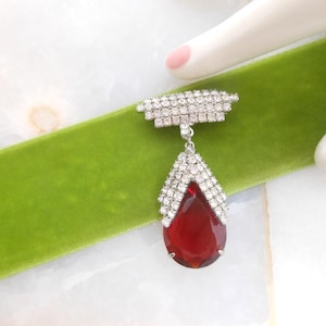 Vintage Ruby Red Brooch Crystal Rhinestone Teardrop Dangle Glam Sparkle Jewelry Gift, VivianJoel.com
