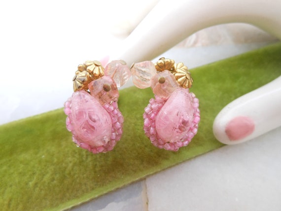 Vintage ROBERT Cluster Earrings Clip On Pink Art … - image 3