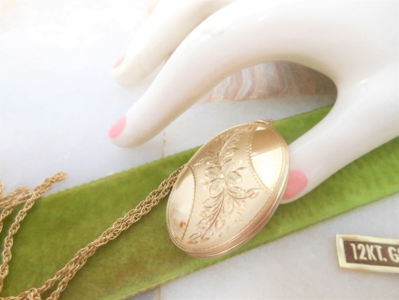 Vintage Gold Fill Locket Necklace Photo Pendant E… - image 4