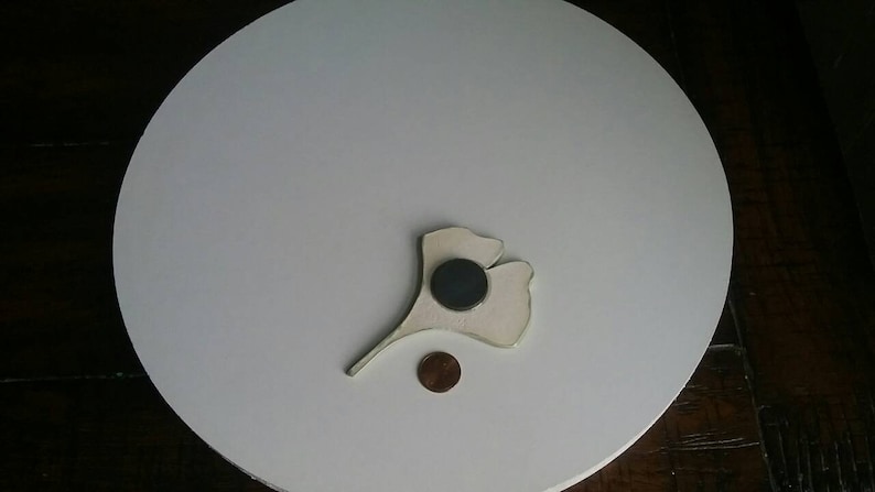 Ginkgo leaf magnet