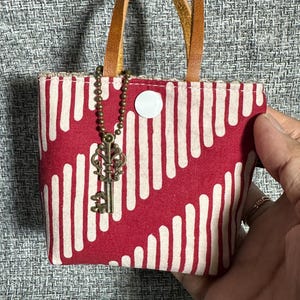 Mini Tote Bag Charm Sewing Pattern, Mini Earpods Keychain, Beginner Scrap Fabric Project (PDF)