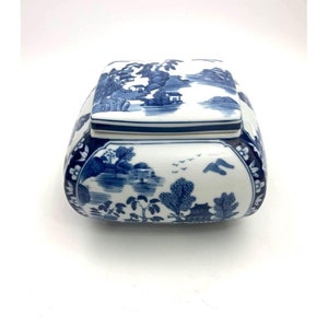 Container Oriental Asian Style Blue & White Design lidded Jar Grand Millennial Decor