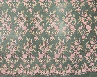 Tela de encaje de malla con bordado floral 3D de poliéster color rosa melocotón, cortada a medida - 10197