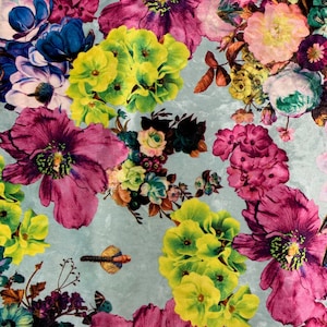 Beatrice FLORAL Print 8 sur AQUA Tissu velours polyester froissé extensible pour noeuds, chignons, chouchous, vêtements, déguisements, travaux manuels - 10168