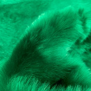 Zahra EMERALD GREEN 0.75 Inch Short Pile Soft Faux Fur Fabric for Fursuit, Cosplay Costume, Photo Prop, Trim, Throw Pillow, Crafts - 10177