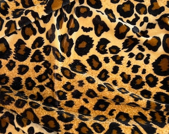Tela de terciopelo elástico de poliéster con estampado de leopardo color camello marrón oscuro de Dana para lazos, diademas, coleteros, ropa, disfraces y manualidades - 10160