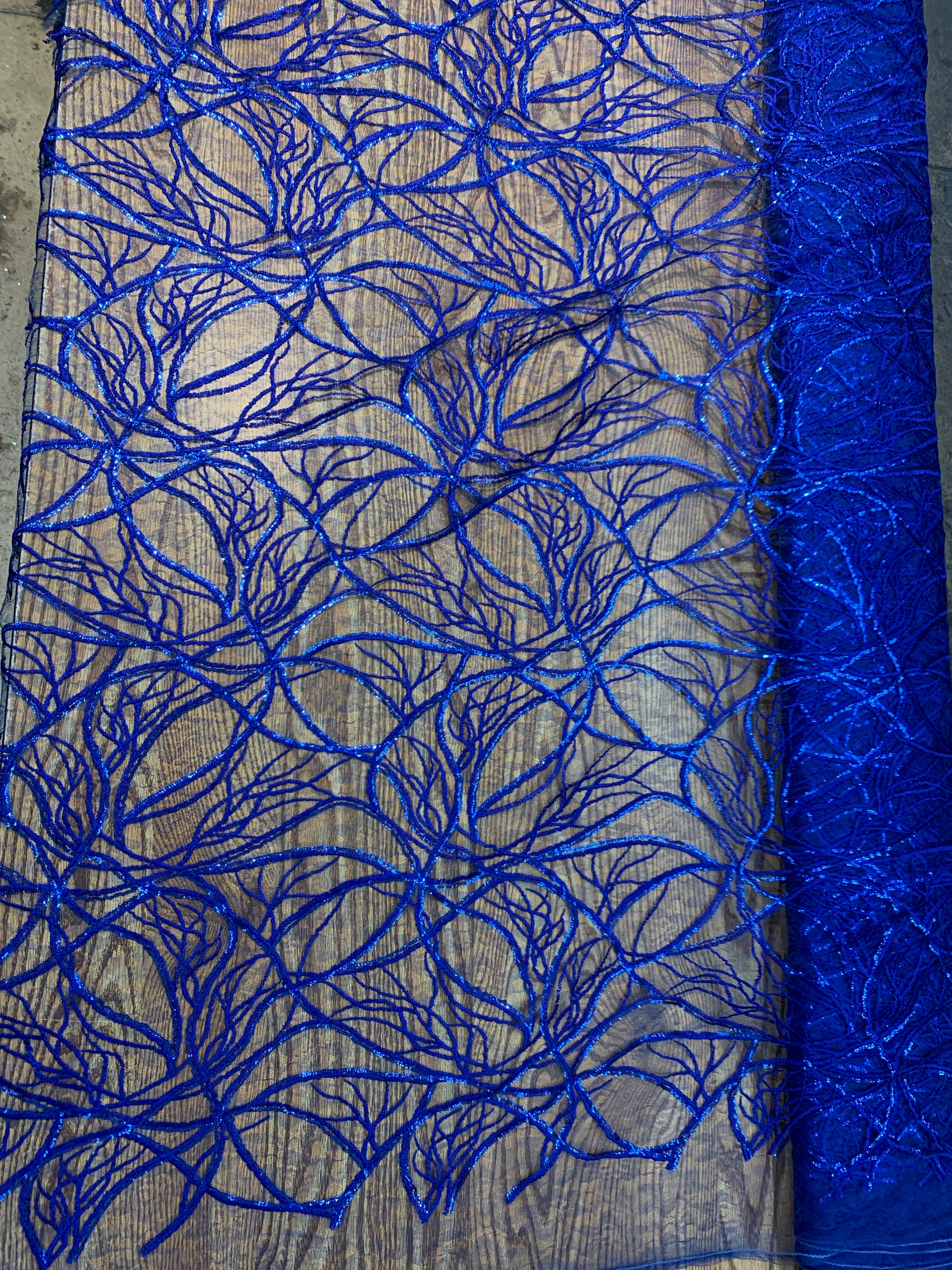 Tessuto in pizzo a rete Julie ROYAL BLUE con motivo in filato di poliestere e paillettes, tagliato su misura per abito da sposa, damigella d'onore, ballo di fine anno - 10154