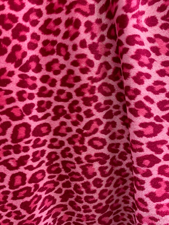 Stretch Velvet Fabric for Costumes and Crafting by The Yard (Pink,1 Yard) :  : Home & Kitchen