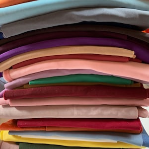 River VERSCHIEDENE FARBEN Polyester Stretch Samt Stoff Stoffreste/Reste für Scrunchies, Stirnbänder, Bänder, Muster, Kunsthandwerk - 10131