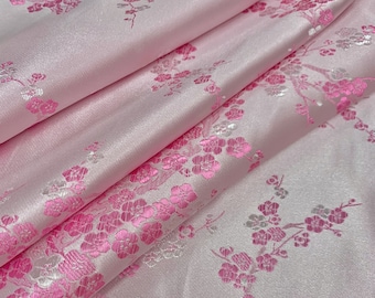 Tissu satiné chinois brocart floral fleurs de prunier Kori rose clair pour cheongsam/qipao, vêtements, déguisements, tissus d'ameublement, sacs, travaux manuels - 10210