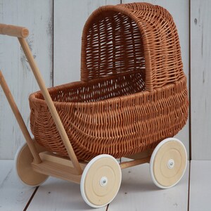 carros de muñecas de mimbre