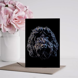 Zwarte Cockapoo-wenskaart met prachtig Fractal Art Design. Blanco binnenkant voor verjaardagen of een andere gelegenheid