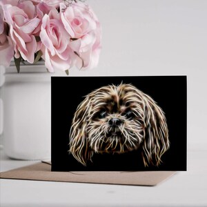 Biglietto d'auguri di Lhasa Apso con splendido disegno di arte frattale. Interno vuoto per compleanni o qualsiasi altra occasione