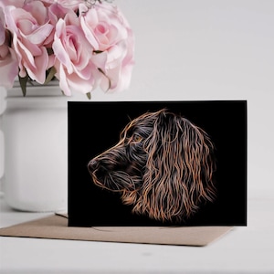 Biglietto d'auguri per Cocker Spaniel al cioccolato con splendido design frattale. Interno vuoto per compleanni o qualsiasi altra occasione