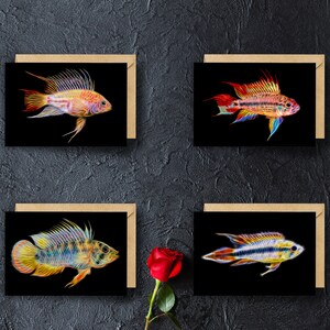 Cartão de saudação de peixes de ciclídeo Apistogramma com impressionante design de arte Fractal (placa para dentro). Uma seleção de designs.
