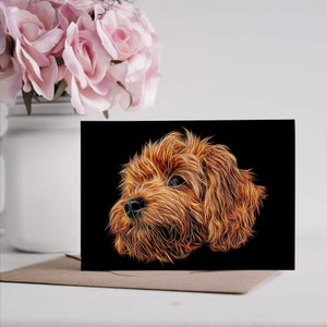 Tarjeta de felicitación Red Cavapoo con impresionante diseño de arte fractal. Interior en blanco para cumpleaños o cualquier otra ocasión.