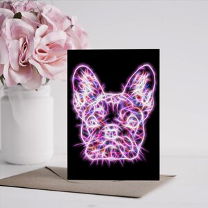 Carte de voeux bouledogue français avec un superbe design artistique fractal. Intérieur vierge pour les anniversaires ou toute autre occasion