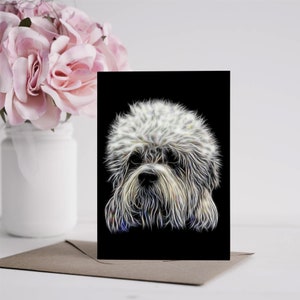 Biglietto d'auguri Dandie Dinmont Terrier con splendido design frattale. Interno vuoto per compleanni o qualsiasi altra occasione