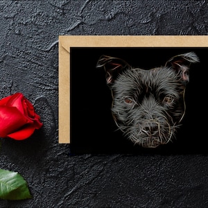 Czarna kartka z pozdrowieniami Staffordshire Bull Terrier z oszałamiającym projektem fraktalnym. Pusta w środku na urodziny lub inne okazje. Staffy