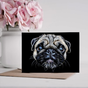 Carte de voeux carlin fauve avec un superbe design artistique fractal. Intérieur vierge pour les anniversaires ou toute autre occasion