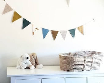 Stoffen slinger kraamcadeau - vlaggetjes vlaggenlijn versiering decoratie babykamer kinderkamer garland bunting vlagsels kidsdeco