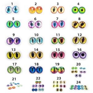 Könnte beinhalten: Sortiment von 24 Paaren Glasaugen, jedes Paar mit einer anderen Farbe und einem anderen Muster. Die Augen sind rund und haben ein realistisches Aussehen mit einer schwarzen Pupille und einer weißen Sklera. Die Farben umfassen Grün, Blau, Gelb, Orange, Rot, Lila und Braun.