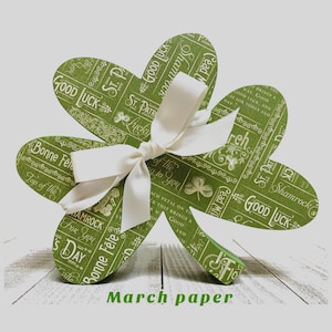 Medium Shamrock Decor: St. Patrick&#39;s Day Pine Decoration