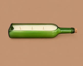Świeca z poziomej butelki wina z recyklingu
