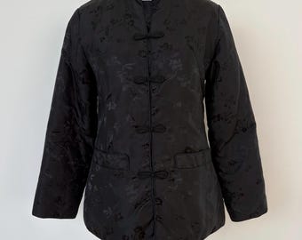 Vintage chinesischer Export Steppjacke Stehkragen Frosch Verschlüsse Schwarz Jacquard Lucky Star Taiwan