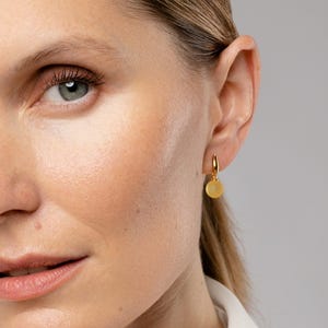 Zitronengelber Bernstein-Ohrringe – Handgemacht mit 24K Gold Vermeil | MONDRI Minimalistische Ohrringe