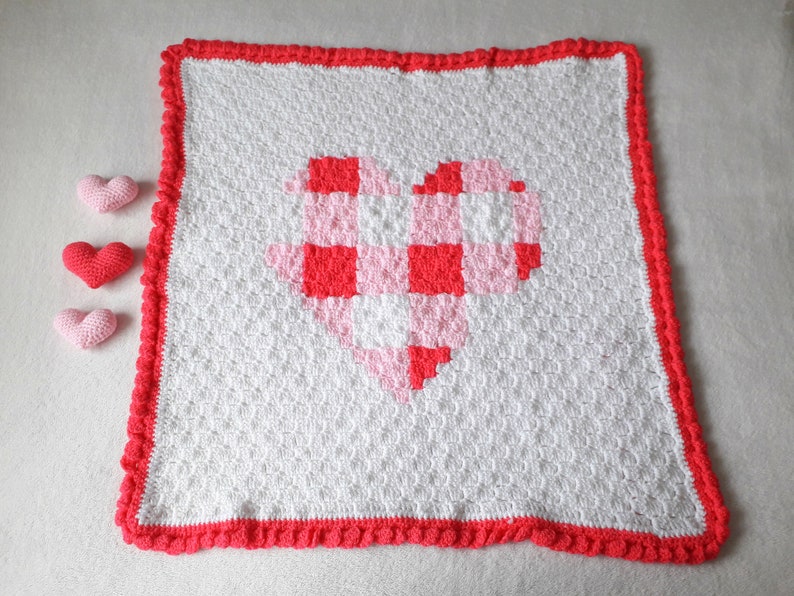 Crochet blanket for baby with heart pattern image 0