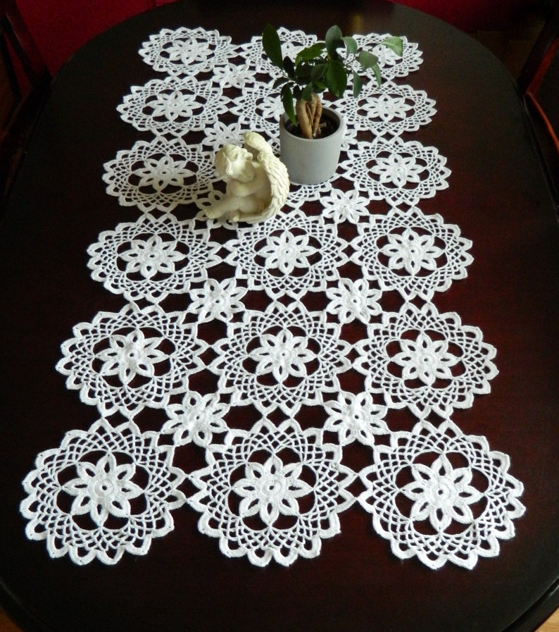 Crochet table runner  poinsettia pattern image 0