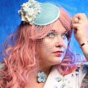Aqua Blue Hat, Aqua Blue hatinator, Aqua Blue fascinator, ladies day, wedding hat, mother of the groom, mother of the bride, rockabilly hat