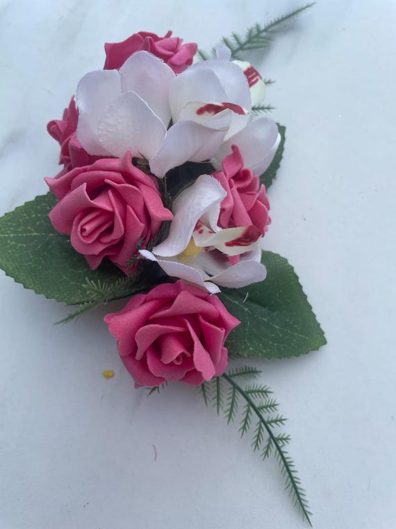 Ramillete de boda estilo vintage de rosas y Solo uno