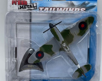Maisto Tailwinds Fresh Metal Supermarine Spitfire Mk. Vb Die Cast Vehicle/Stand