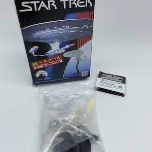 Romando Star Trek 1/7000 Official Museum #1 Space 8472 Bioship Clear Ship/Stand