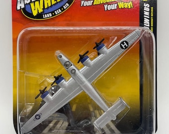 Maisto Tailwinds Adventure Wheels B-24 Liberator Die Cast Vehicle, 2011