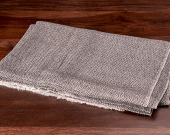 Elegant cashmere scarf | Check pattern | 190cm x 68cm | handwoven in Nepal | Women | Men | Luxury | Gift | Scarf