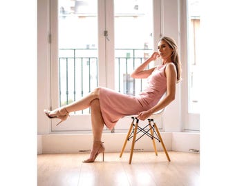 Rosa Kleid mit geraffter Taille U-Boot-Ausschnitt