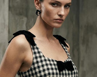 Retro Gingham Tea-Length Dress with Bows – Modest Silhouette, 50s-Inspired