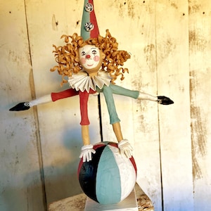 Statuetta di acrobata da circo in cartapesta fatta a mano da 25 cm - Scultura in equilibrio per collezionisti