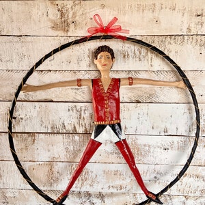 Acrobata uomo di cartapesta, collezione funambolo, figura circense, bambola d'arte, bambola OOAK, mobile da soffitto, decorazione da soffitto, amanti del circo