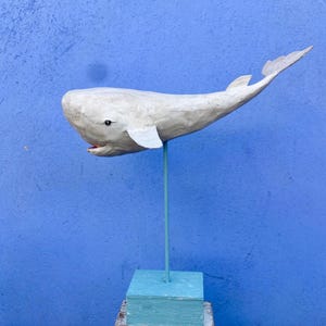 Decorazione balena in cartapesta, decorazione marinaio, amanti del mare, regalo per lui, balena bianca, scultura unica
