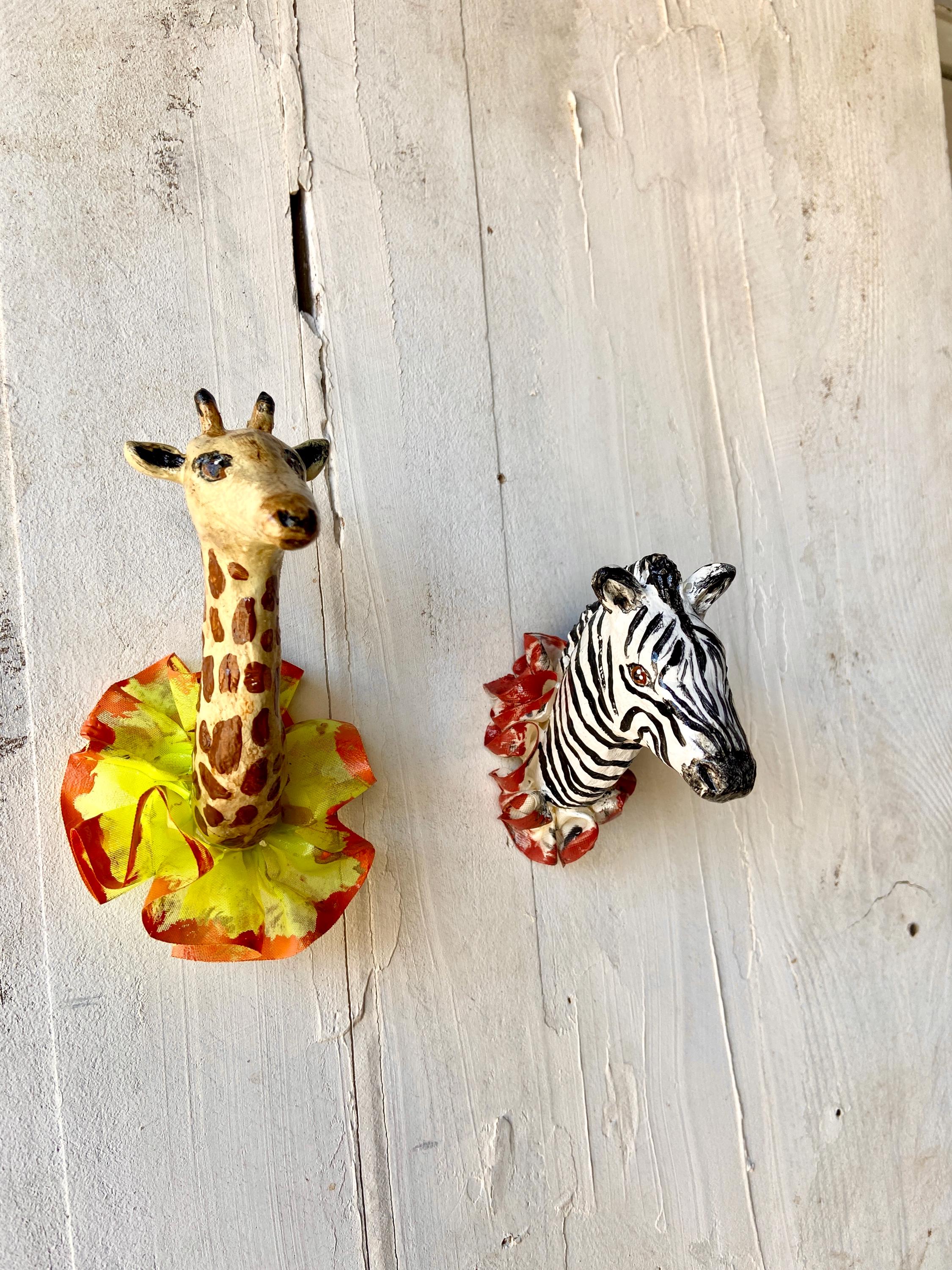手作りサーカス動物ウォールフック - 紙粘土のキリンとシマウマの