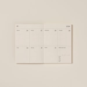 Eco-friendly minimalist planner 2024. Weekly, monthly, and yearly overview planner with 20 extra notes pages. zdjęcie 8