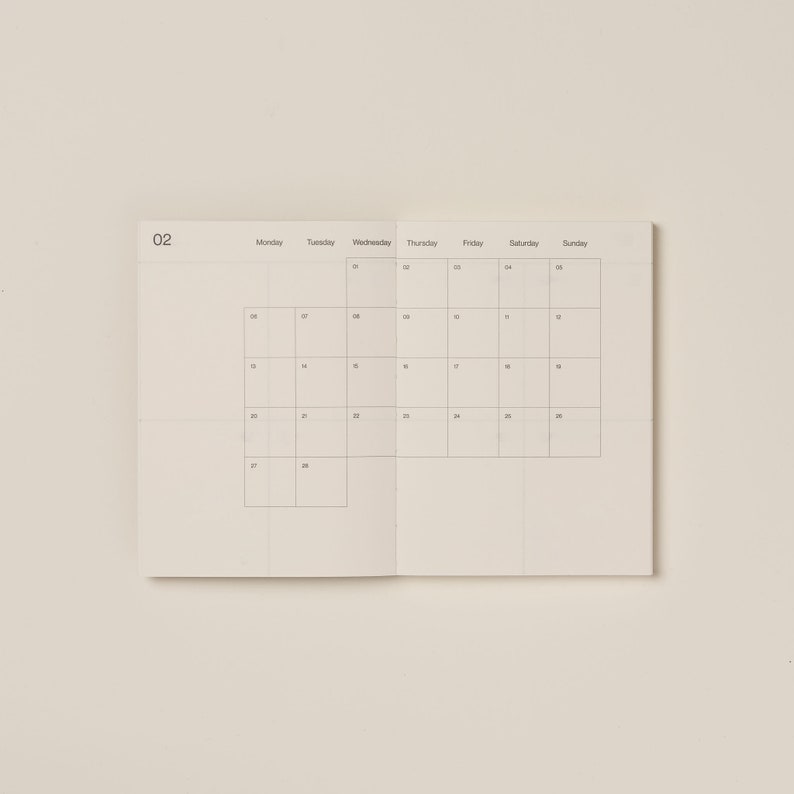 Eco-friendly minimalist planner 2024. Weekly, monthly, and yearly overview planner with 20 extra notes pages. zdjęcie 7