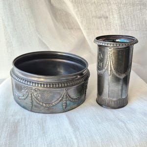 Antik Orivit Jardiniere Vas Set, Art Nouveau Silver Plate Cachepot, tyskt tennmonogram c1900