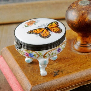 Vintage porcelain snuff box, porcelain pillbox with butterfly decoration