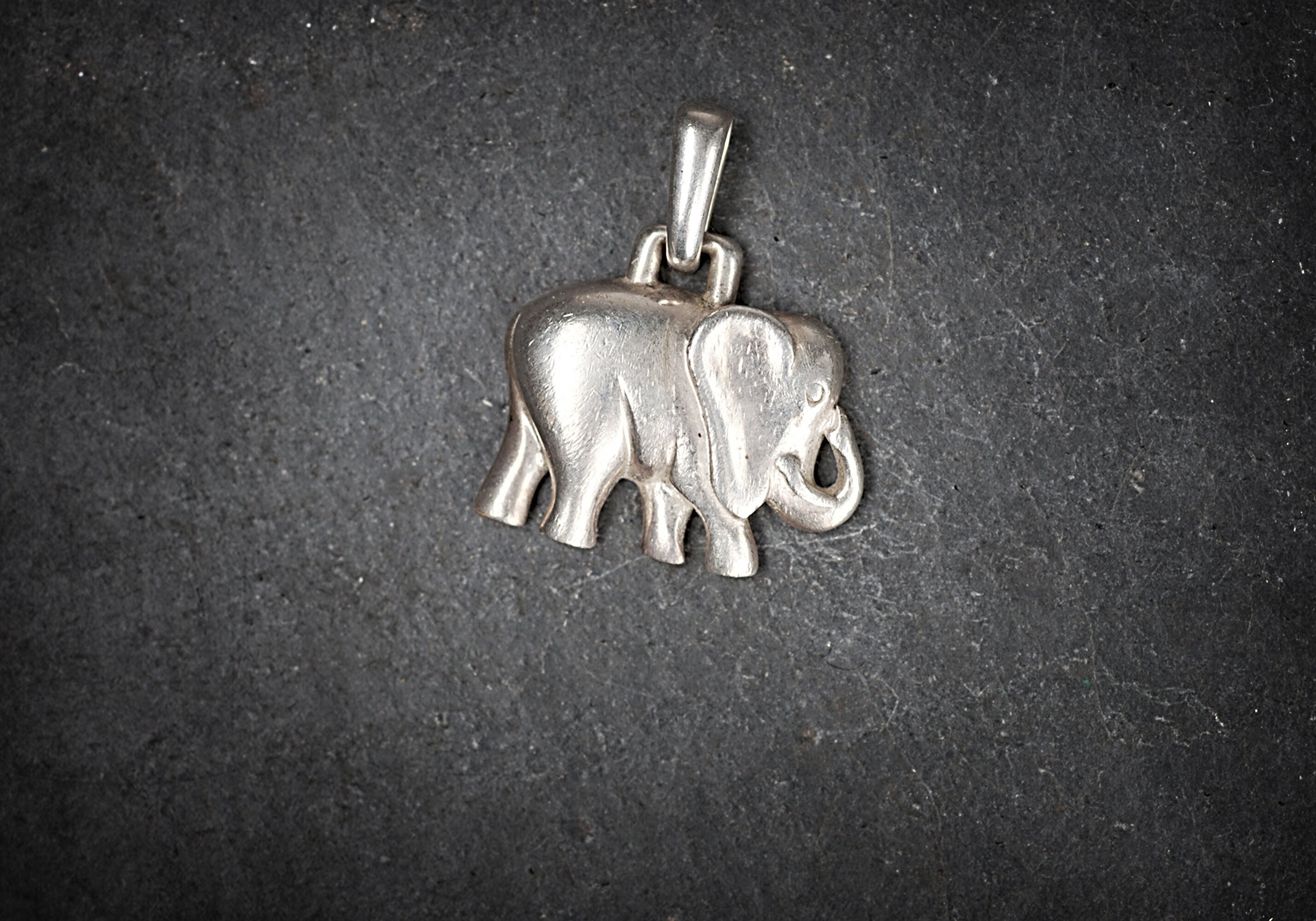 Pingente de elefante vintage, pingente pequeno de elefante, joias retrô de animais