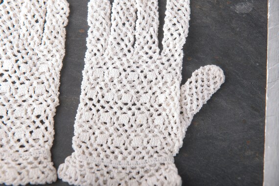 Vintage children crochet gloves, pair of ivory wh… - image 3